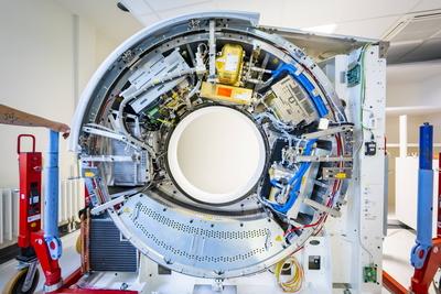 Weltweit erstes Single-Source Photon-Counting CT in der Strahlentherapie wird in Dresden installiert-stock-foto