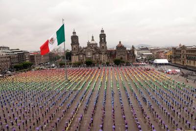 World's Largest Rainbow Flag on Pride Celebrations-stock-foto