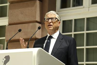 Bill Gates bei der Ehrung mit dem Rathenau Preis in Berlin-stock-photo