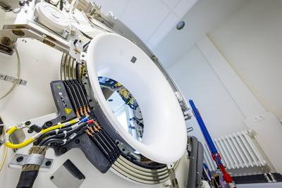 Weltweit erstes Single-Source Photon-Counting CT in der Strahlentherapie wird in Dresden installiert-stock-foto