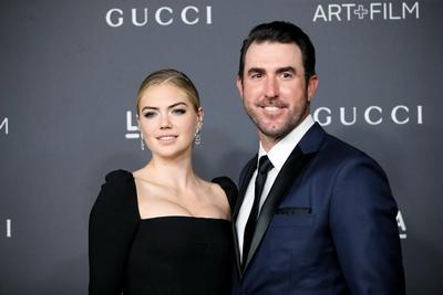 Model Kate Upton and Major League Baseball pitcher Justin Verlander pose at the Los Angeles County Museum of Art (LACMA)-stock-foto