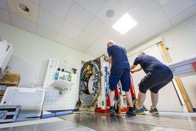 Weltweit erstes Single-Source Photon-Counting CT in der Strahlentherapie wird in Dresden installiert-stock-foto