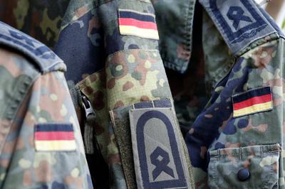 Bundeswehr-Uniform-stock-foto