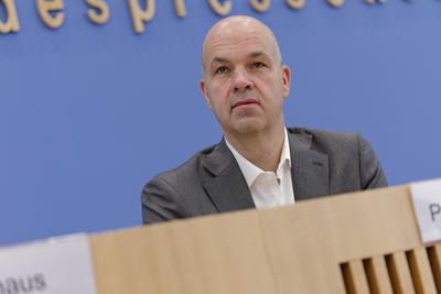 Zwei Jahre B?rgergeld-stock-foto