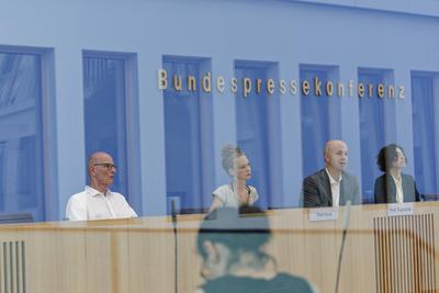 Zwei Jahre B?rgergeld-stock-foto