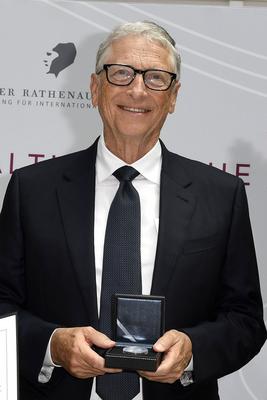 Bill Gates bei der Ehrung mit dem Rathenau Preis in Berlin-stock-photo