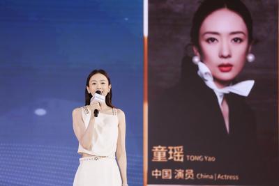 SHANGHAI, CHINA - JUNE 23: Actress Tanya Tong Yao attends the opening ceremony of the 30th Shanghai TV Festival on June-stock-foto