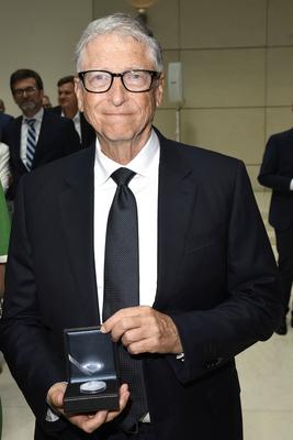 Bill Gates bei der Ehrung mit dem Rathenau Preis in Berlin-stock-photo