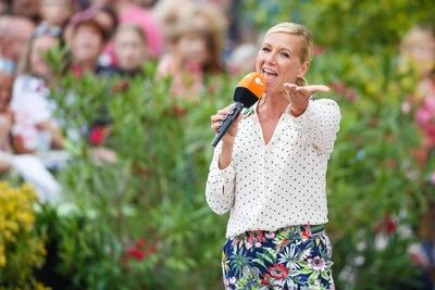 Mainz ZDF Fernsehgarten 24 06 2018 Andrea Kiewel Moderatorin ZDF Fernsehgarten 24 06 2018 Fot-stock-foto