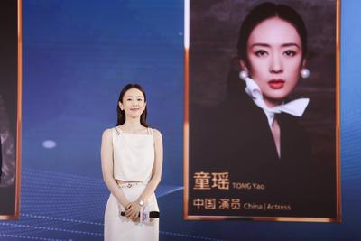 SHANGHAI, CHINA - JUNE 23: Actress Tanya Tong Yao attends the opening ceremony of the 30th Shanghai TV Festival on June-stock-foto