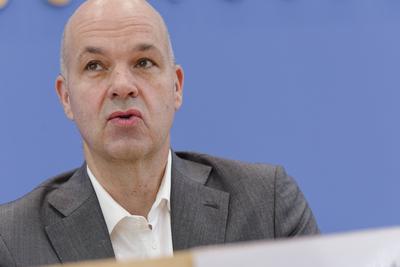 Zwei Jahre B?rgergeld-stock-foto