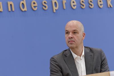 Zwei Jahre B?rgergeld-stock-foto
