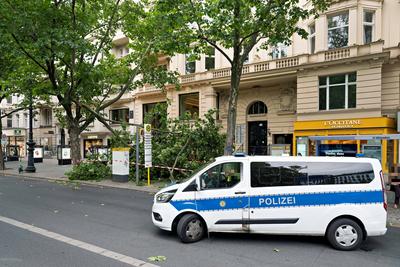 23.06.2025,Berlin,ein Orkan tobt ?ber Berlin,Orkanartige B?en haben am Nachmittag f?r Aufregung in der Hauptstadt gesorg-stock-foto