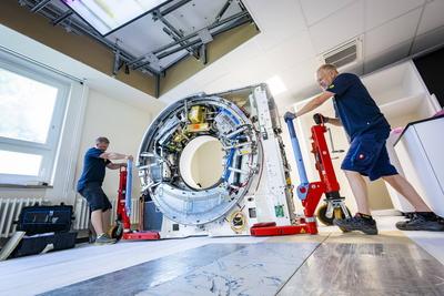 Weltweit erstes Single-Source Photon-Counting CT in der Strahlentherapie wird in Dresden installiert-stock-photo
