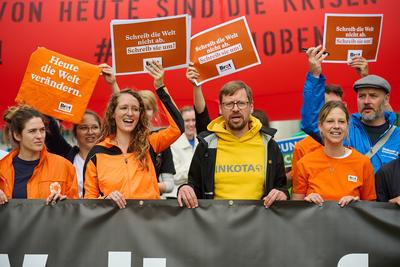 Appell an Bundesregierung: Beispiel bei Entwicklungshilfe setzen-stock-photo