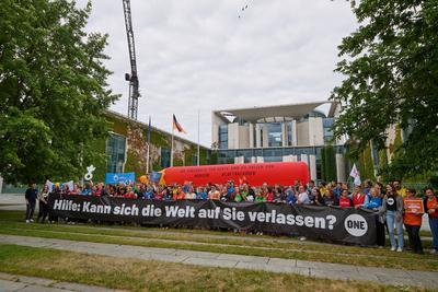 Appell an Bundesregierung: Beispiel bei Entwicklungshilfe setzen-stock-photo