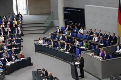 Regierungserkl?rung zum Nato-Gipfel und zum Europ?ischen Rat-stock-photo