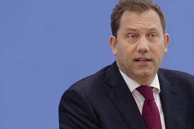 Klingbeil stellt Haushalt vor-stock-foto