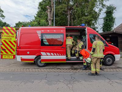 Niedersachsen, Gro?brand in Neustadt am R?benberge  Gro?brand in Neustadrt am R?benberge Der Umweltschutz Messwagen der-stock-foto