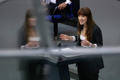 Regierungserkl?rung zum Nato-Gipfel und zum Europ?ischen Rat-stock-photo
