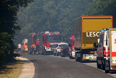 Waldbrand in Wendelstein , Zahlreiche Feuerwehr im Einsatz , in Wendelstein , Bayern , Deutschland . Juni 24, 2025 . Pho-stock-foto