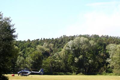 Waldbrand in Wendelstein , Zahlreiche Feuerwehr im Einsatz , in Wendelstein , Bayern , Deutschland . Juni 24, 2025 . Pho-stock-foto