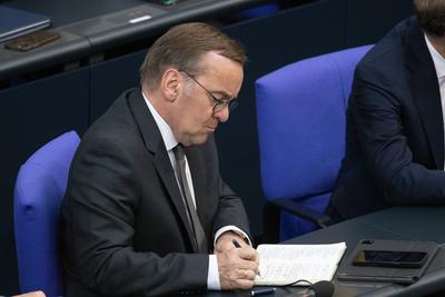 Regierungserkl?rung zum Nato-Gipfel und zum Europ?ischen Rat-stock-photo