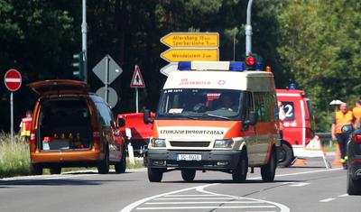 Waldbrand in Wendelstein , Zahlreiche Feuerwehr im Einsatz , in Wendelstein , Bayern , Deutschland . Juni 24, 2025 . Pho-stock-foto