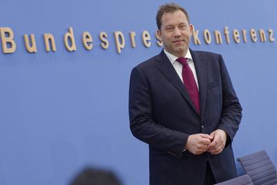 Klingbeil stellt Haushalt vor-stock-foto