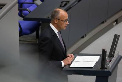 Regierungserkl?rung zum Nato-Gipfel und zum Europ?ischen Rat-stock-photo