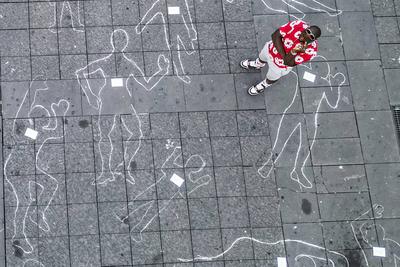 Free Assange Network Stages Flash-Mob in Naples to Honour Journalists Killed in Gaza-stock-foto
