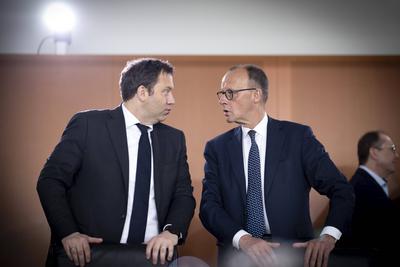 Lars Klingbeil, Friedrich Merz - Kabinett-stock-foto