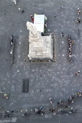 Free Assange Network Stages Flash-Mob in Naples to Honour Journalists Killed in Gaza-stock-foto