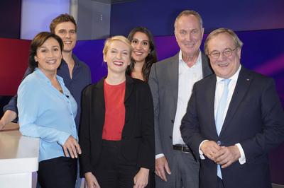 Sandra Maischberger, Constantin Schreiber, Ines Schwerdtner, Alev Doğan, Stephan Lamby, Armin Laschet-stock-foto