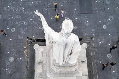 Free Assange Network Stages Flash-Mob in Naples to Honour Journalists Killed in Gaza-stock-foto