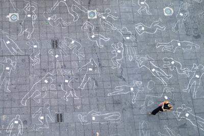Free Assange Network Stages Flash-Mob in Naples to Honour Journalists Killed in Gaza-stock-foto