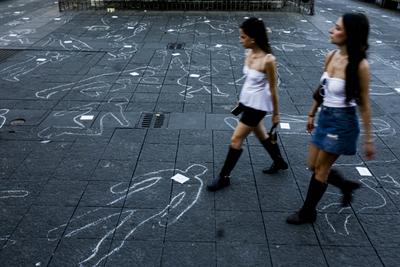 Free Assange Network Stages Flash-Mob in Naples to Honour Journalists Killed in Gaza-stock-foto