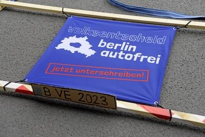 29 . 05 . 2021 , Berlin / Mitte : Demonstration der Initiative Volksentscheid Berlin autofrei und Greenpeace Berlin gege-stock-foto
