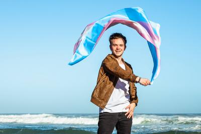 meer,freiheit,transgender,transgenderflagge,meere,frei,lgbt,lgbtq ** sea,freedom,transgender,trans pride flag,seas,freed-stock-photo