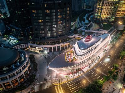 SHANGHAI, CHINA - JUNE 25: Louis Vuitton (LV) unveils its monumental ship-shaped structure, a new conceptual landmark, a-stock-foto