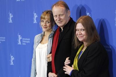Bildnummer: 56801003  Datum: 15.02.2010  Copyright: imago/Future ImageBerlinale 2010, 60. Internationale Filmfestspiele Berlin / 60th Berlin International Film Festival, Tag 5. Photocall zu En ganske snill mann / A Somewhat Gentle Man Jannike Kruse Jatog, Stellan Skarsgard, Jorunn Kjellsby Entertainment Kultur Film People x0x xub 2010 quer Schauspielerinnen Schauspieler  56801003 Date 15 02 2010 Copyright Imago Future Image Berlinale 2010 60 International Film Festival Berlin 60th Berlin International Film Festival Day 5 photo call to en Ganske snill Man a somewhat Gentle Man Jannike Kruse  Stellan Skarsgard Jorunn Kjellsby Entertainment Culture Film Celebrities x0x  2010 horizontal Actresses Actor-stock-foto