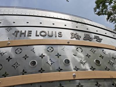 SHANGHAI, CHINA - JUNE 25: Louis Vuitton (LV) unveils its monumental ship-shaped structure, a new conceptual landmark, a-stock-foto