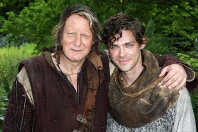 Bildnummer: 58214421  Datum: 09.07.2012  Copyright: imago/Future ImageStellan Skarsgard, Tom Payne Fototermin am Filmset von Der Medicus / The Physician im Museumspark, R?dersdorf Foto:xT.xJaegerx/xFuturexImage People Film Entertainment x0x xsk 2012 quer premiumd Schauspieler  58214421 Date 09 07 2012 Copyright Imago Future Image Stellan Skarsgard Tom Payne Photo call at Film from the Medicus The physician in Museum Park R?dersdorf Photo XT   Celebrities Film Entertainment x0x xSK 2012 horizontal premiumd Actor-stock-foto