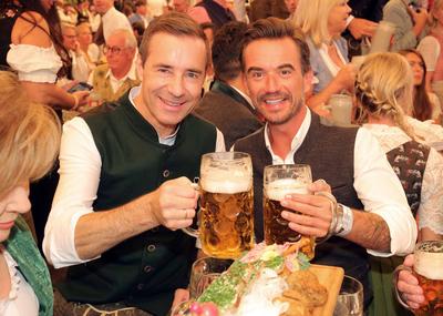 Oktoberfest 21.09.2019 Kai Pflaume und Florian Silbereisen im Festzelt Schottenhammel beim Oktoberfest, auf der Theresie-stock-foto