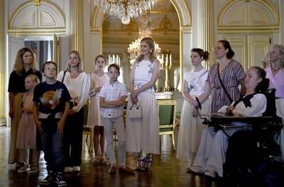 Princess Elisabeth of Belgium welcomes young patients at the Royal Palace-stock-foto