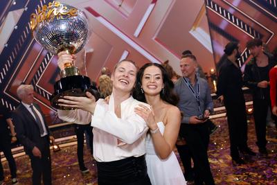 S?nger Gabriel Kelly und T?nzerin Malika Dzumaev haben im Finale der 17. Staffel der RTL-Tanzshow Let s Dance im Coloneu-stock-photo