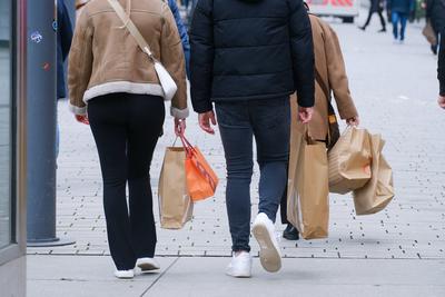 D?sseldorf 12.03.2024 Schadowstra?e Einkaufsstrasse Hystreet Einkaufsstra?e Shoppingmeile Einkaufsmeile Einkaufen Einzel-stock-photo
