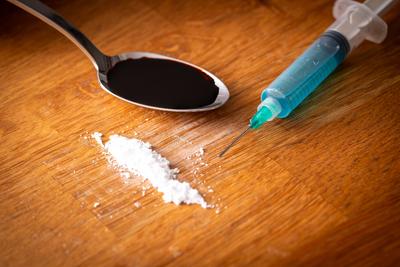 Bavaria, Germany - April 16, 2025: Cocaine powder, carfentanyl and a syringe - a symbol of illegal drug trafficking and-stock-foto