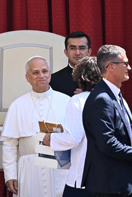 ITALY -   POPE LEO XIV  LEADS AN AUDIENCE ON THE INETRENATIONAL DAY AGAINST DRUG ABUSE AND ILLICIT TRAFFICKING IN SAN DAMASO COURTYARD IN  THE VATICAN   - 2025/6/26-stock-foto