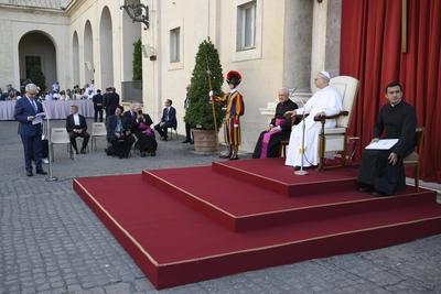 ITALY -   POPE LEO XIV  LEADS AN AUDIENCE ON THE INETRENATIONAL DAY AGAINST DRUG ABUSE AND ILLICIT TRAFFICKING IN SAN DAMASO COURTYARD IN  THE VATICAN   - 2025/6/26-stock-foto